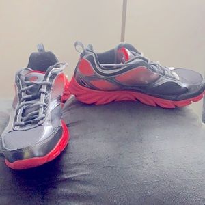 Black and red Fila shoes size 6